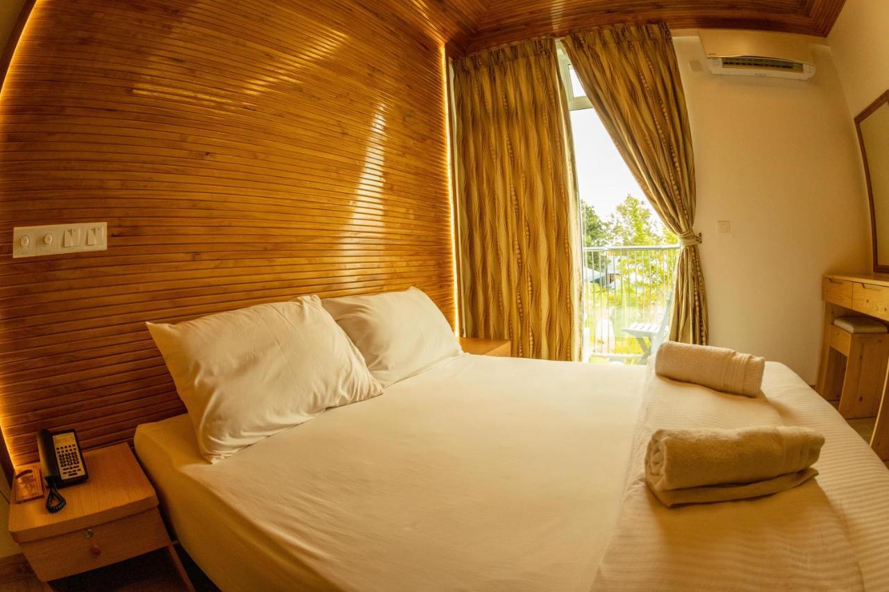 Perla Dhangethi Extérieur photo